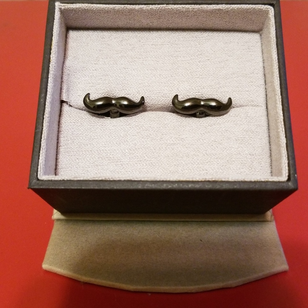 Mustache Cufflinks!